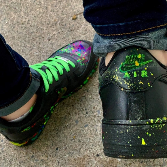 Customs - Picture 3 of 8